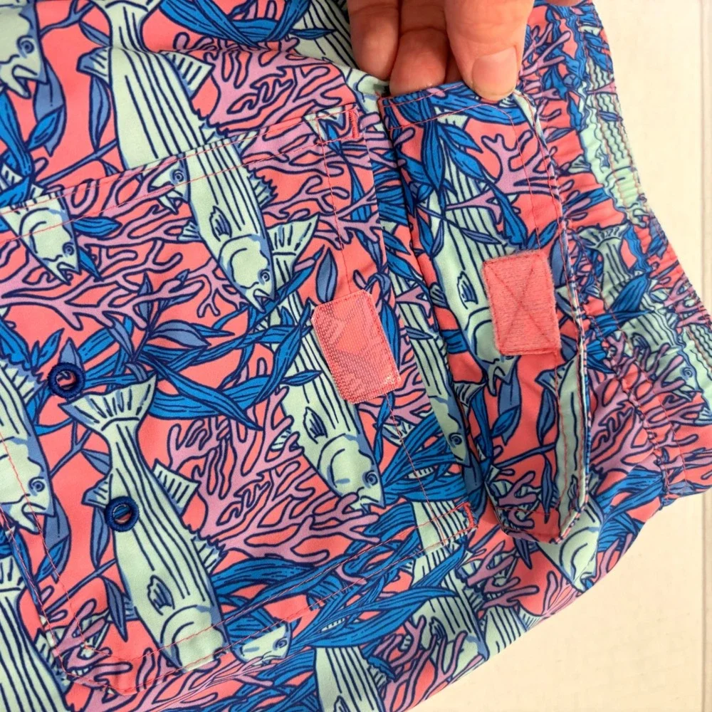 Vineyard Vines Swim Trunks Mens XL Pink Blue Striped Bass Fish Chappy Shorts